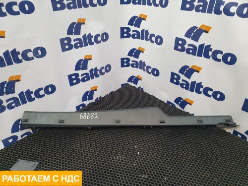 Накладка боковой обшивки правая
